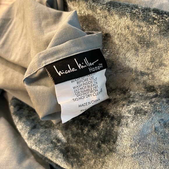 NICOLE MILLER HOME CRUSHED TEXTURE BLUE PILLOW SHAMS (2) QUEEN SIZE - Picture 4 of 7